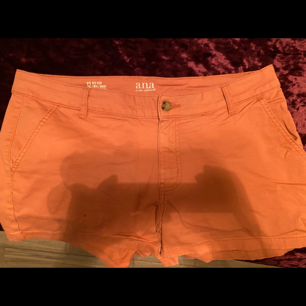 Orange skin shorts